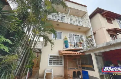 Vende-se casa incrível 03 andares ao lado do shopping interlagos! 280m2