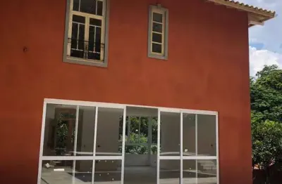 Casa à venda no cond. forest hills com 4 suites, piscina, churrasqueira