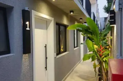 Casa à venda com 2 suítes em condomínio fechado na aclimação