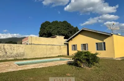 Casa térrea à venda com 1040m² de terreno a uma quadra da av. principal