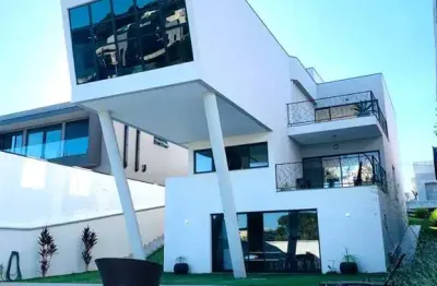 Sobrado à venda com 4 suítes, condomínio clube de alto padrão