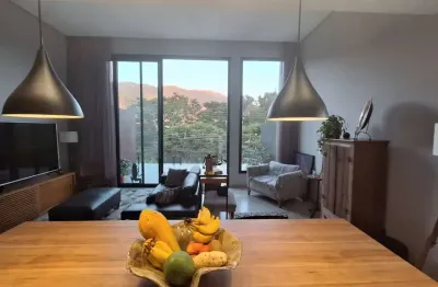 Sobrado moderno, projeto diferenciado, com vista deslumbrante!