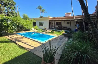 Casa térrea com piscina próximo ao pouso de asa delta