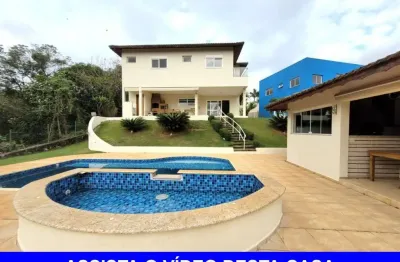 Sobrado com 4 quartos, piscina  e espaço gourmet no condomínio serra da estrela!