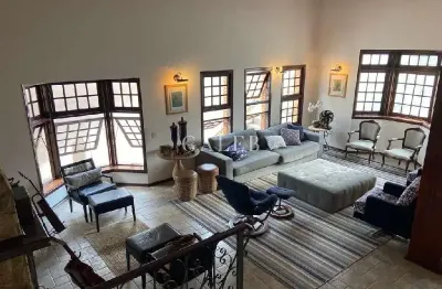 Casa com 4 suítes à venda em condomínio de alto padrão