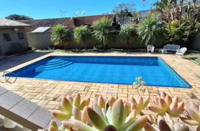 Linda casa térrea a venda no bairro vila giglio em atibaia com 1.581m² de terreno.