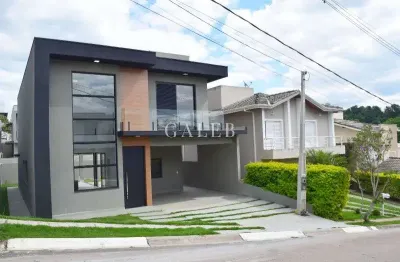 Sobrado à venda com 3 suítes, 198m² construído, em condomínio