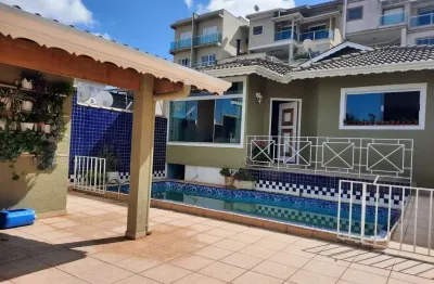 Casa em ótimo bairrro com vista para pedra grande e com piscina