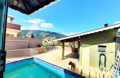 Casa em ótimo bairrro com vista para pedra grande e com piscina
