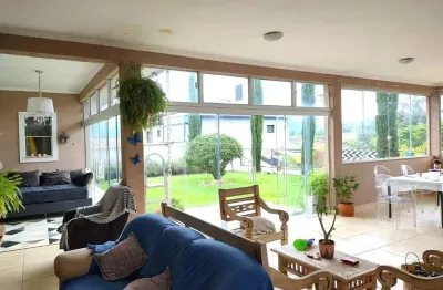 Casa térrea no condomínio serra da estrela, atibaia. são 1100m2 de área total e 500m2 de área construída