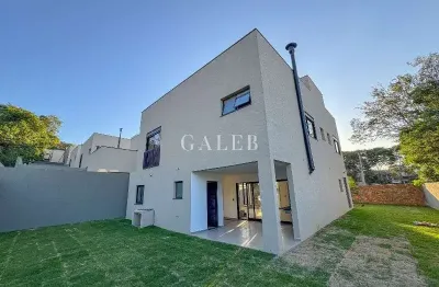 Sobrado à venda em condomínio dentro da cidade com 3 suítes + home office