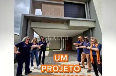 Sobrado à venda com piscina e 3 suítes no jd. do lago
