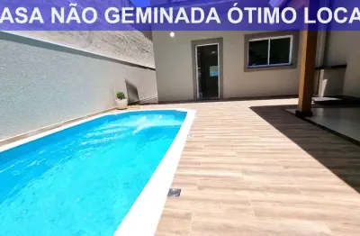 Sobrado com 3 dormitórios, piscina e um excelente acabamento