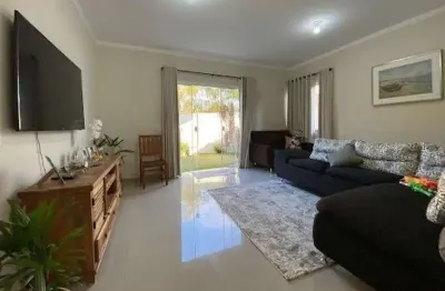 Casa térrea à venda não geminada, com 3 suítes, terreno de 385m²