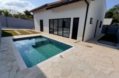 Conjunto villa com 4 casas térreas com piscina e 3 quartos