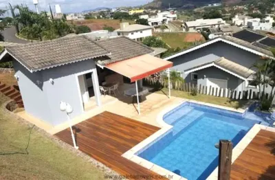 Imperdível casa em condomínio à venda ou locação em Atibaia-SP: 3 quartos, 2 suítes, 2 salas, 4 vagas na Serra da Estrela!