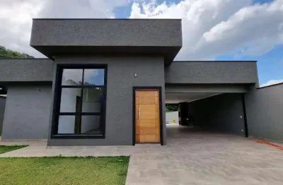 Casa térrea à venda com 3 suítes, piscina em ótima localização