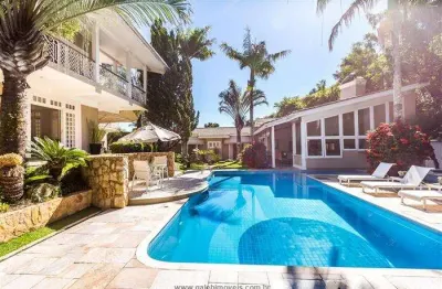 Mansão no condomínio flamboyant com lazer completo, quadra de tênis