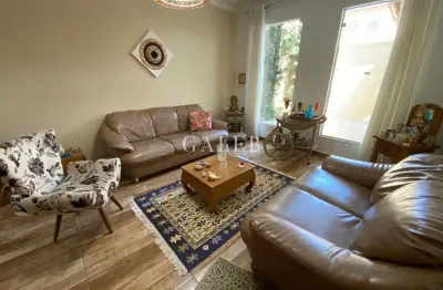 4 quartos, 2 suítes,  suítes  com closet, 3 vagas, 218 m2 de área construída
