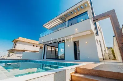 Sobrado à venda com 3 suítes com uma incrível vista para a Montanha com 360m2.