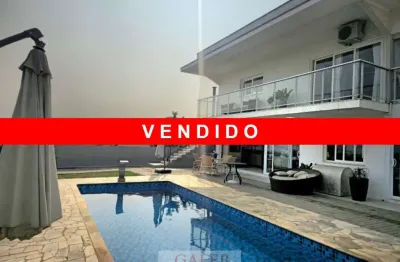 Casa com 3 suítes, escritório piscina no condomínio serra da estrela!!