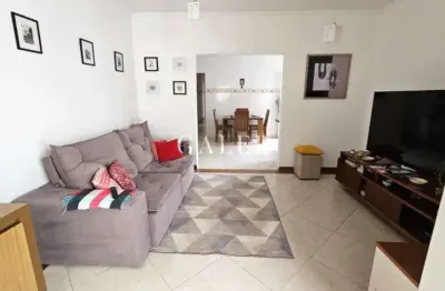 Casa térrea à venda, com 3 quartos (sendo 1 suíte), quintal e ótima localização