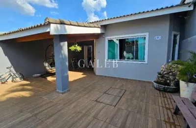Uma casa térrea à venda em localização privilegiada, com 3 quartos e piscina