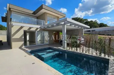 Sobrado à venda em condomínio dentro da cidade, 3 suítes, piscina e vista deslumbrante
