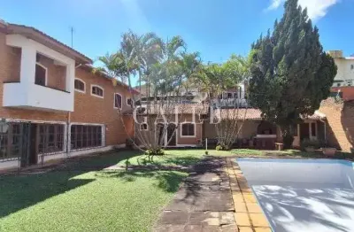 Ampla casa comercial no centro de convenções de atibaia