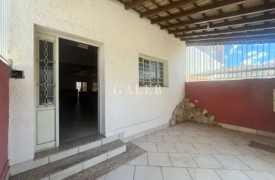 Imperdível! casa à venda no centro de atibaia-sp com 4 quartos, 2 suítes, 2 salas, 1 vaga de garagem.