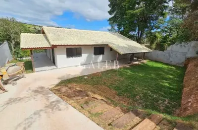 Casa ou chácara perto da cidade à venda com 3 quartos e com piscina
