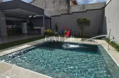 Casa de luxo em condomínio: 3 quartos, 3 suítes, 2 salas, 3 banheiros, 4 vagas de garagem em atibaia-sp, jardim shangrila. 189m².