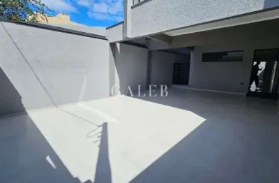 Sobrado com 3 suítes à venda, com quintal e ótima localização