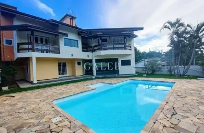 Casa em Condomínio Flamboyant, Atibaia-SP: 4 Quartos, 2 Suítes, 3 Salas, 6 Banheiros, 5 Vagas, 413m²!