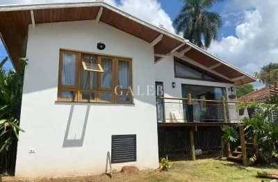 Casa térrea à venda em condomínio, 525m² de terreno