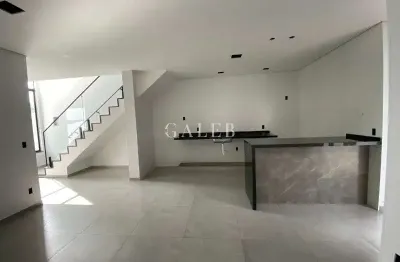 Sobrado com 3 quartos, 3 vagas, quintal com possibilidade de piscina