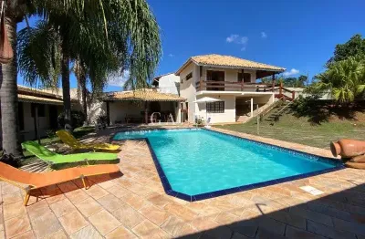 Chácara com vista para pedra grande, piscina, 3 quartos, asfalto, próximo de comércios