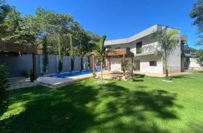 Deliciosa casa no condomínio terras de atibaia 1: são 07 quartos, sendo 03 suítes, 2 salas, um salão gourmet delicioso, 4 vagas, 460m².