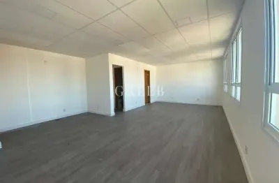 Excelente sala comercial no patriani offices, com 02 banheiros e 46,00 m² de área!