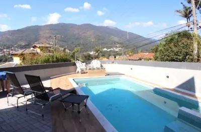 Impecável residência para venda em Atibaia-SP, Vila Petrópolis: 3 suítes, 4 vagas de garagem, 410m².