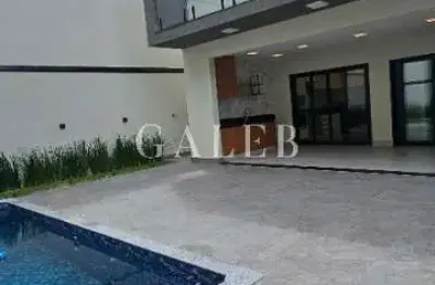 Sobrado à venda com 3 suítes com closet, piscina e em condomínio