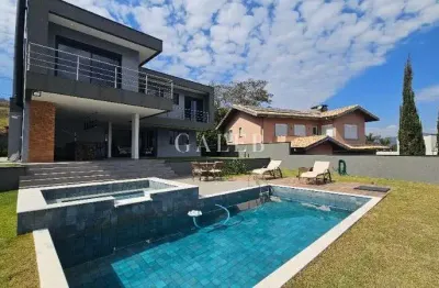 Sobrado de alto padrão com um acabamento fino e elegante no condomínio porto atibaia