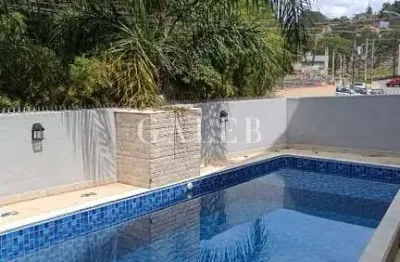 Sobrado com piscina área para churrasco em condomínio fechado