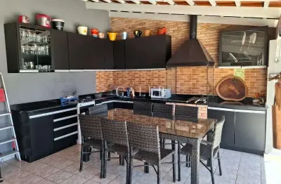 Imperdível casa à venda na vila santista, atibaia-sp: 3 quartos, 1 suíte, 2 salas, 3 banheiros, 4 vagas e 667,50m²!