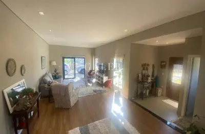 Imperdível casa térrea com 03 quartos, 1 suíte, 2 salas, cozinha completa, aquecimento a gás e muita tranquilidadel!!