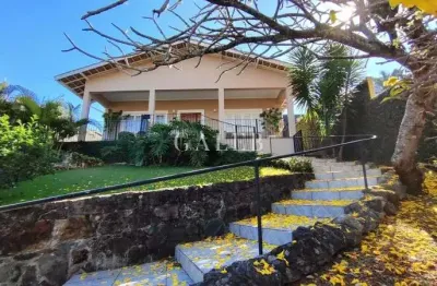 Espetacular casa à venda em atibaia-sp, jardim paulista: 4 quartos, 3 suítes, 6 banheiros, 4 vagas e 228m² em frente ao lago.