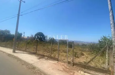 Excelente terreno com 1.590m² de área e vista maravilhosa da pedra grande!