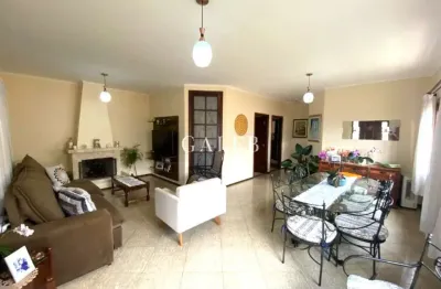 Excelente casa térrea no jd do lago: 03 amplos quartos, 03 salas e uma deliciosa área gourmet,