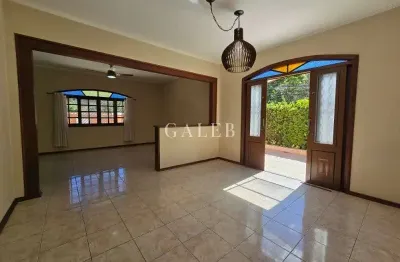 5 vagas de garagem, 3 quartos, área gourmet,  terraço casa totalmente térrea