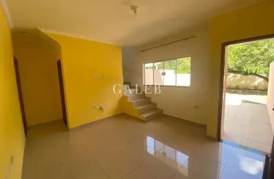 Casa em condomínio com 2 suítes, quintal com churrasqueira e 2 vagas de garagem em atibaia-sp - imperdível!